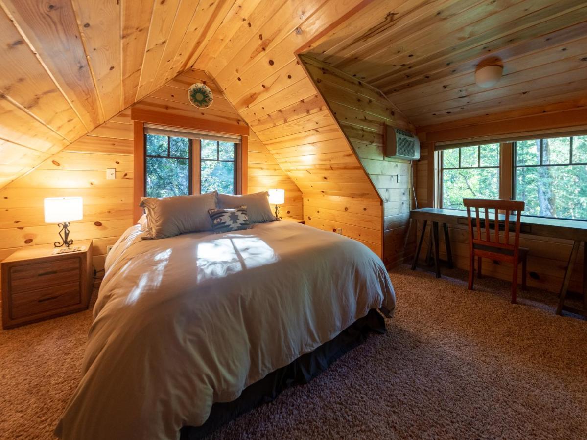 On The River Wooded Bliss Cabin Near Loloma McKenzie Bridge المظهر الخارجي الصورة