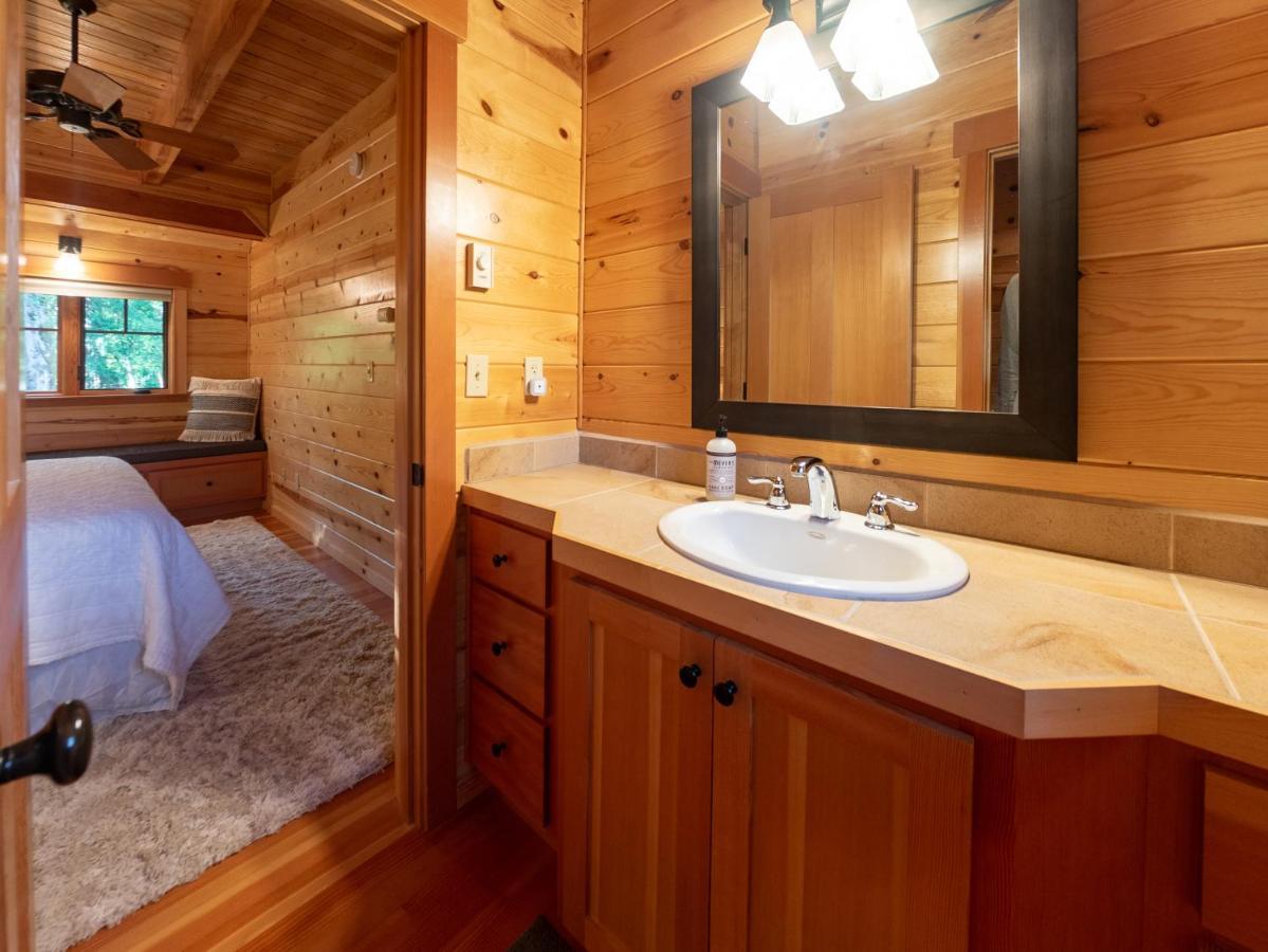 On The River Wooded Bliss Cabin Near Loloma McKenzie Bridge المظهر الخارجي الصورة