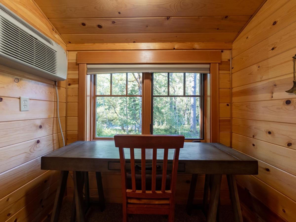 On The River Wooded Bliss Cabin Near Loloma McKenzie Bridge المظهر الخارجي الصورة