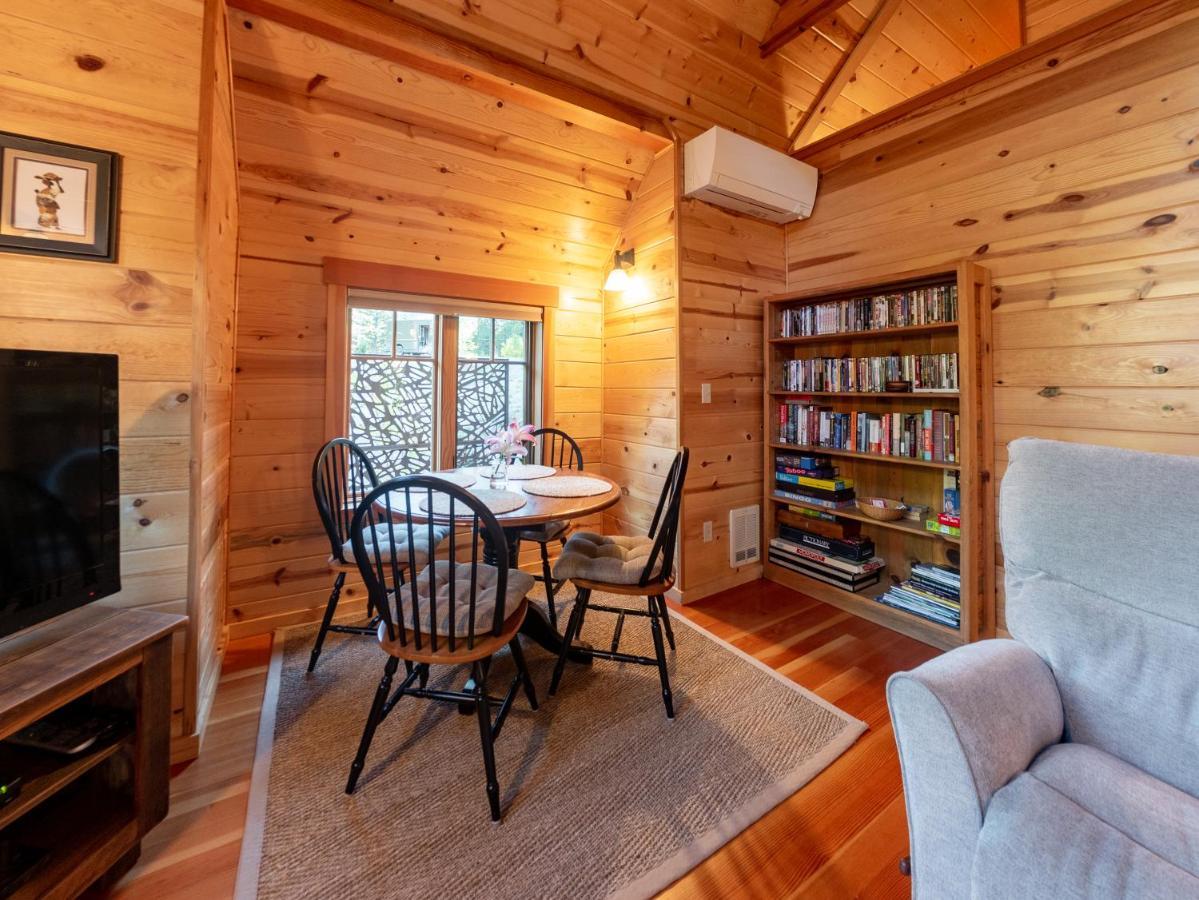 On The River Wooded Bliss Cabin Near Loloma McKenzie Bridge المظهر الخارجي الصورة